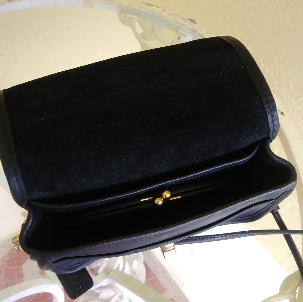 RARE 1980's VINTAGE COACH NYC KISSLOCK SHOULDER BAG